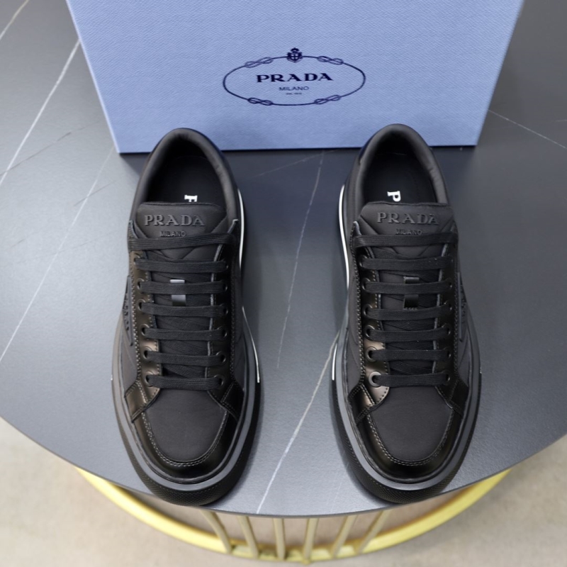 Pra*a casual shoes